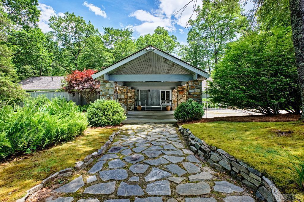 645 Wade Road, Cashiers NC Real Estate Listing MLS 98328